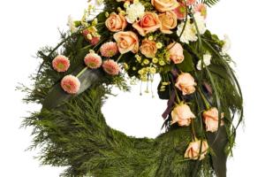 Blommor till begravning Nykvarn - Kransar och dekorationer - krans-aprikos